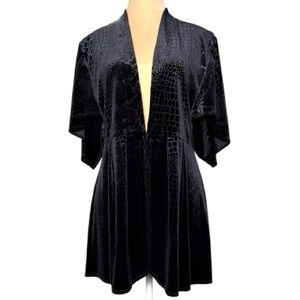Peck & Peck Black Faux Velvet Crocodile Print Short Sleeved Jacket